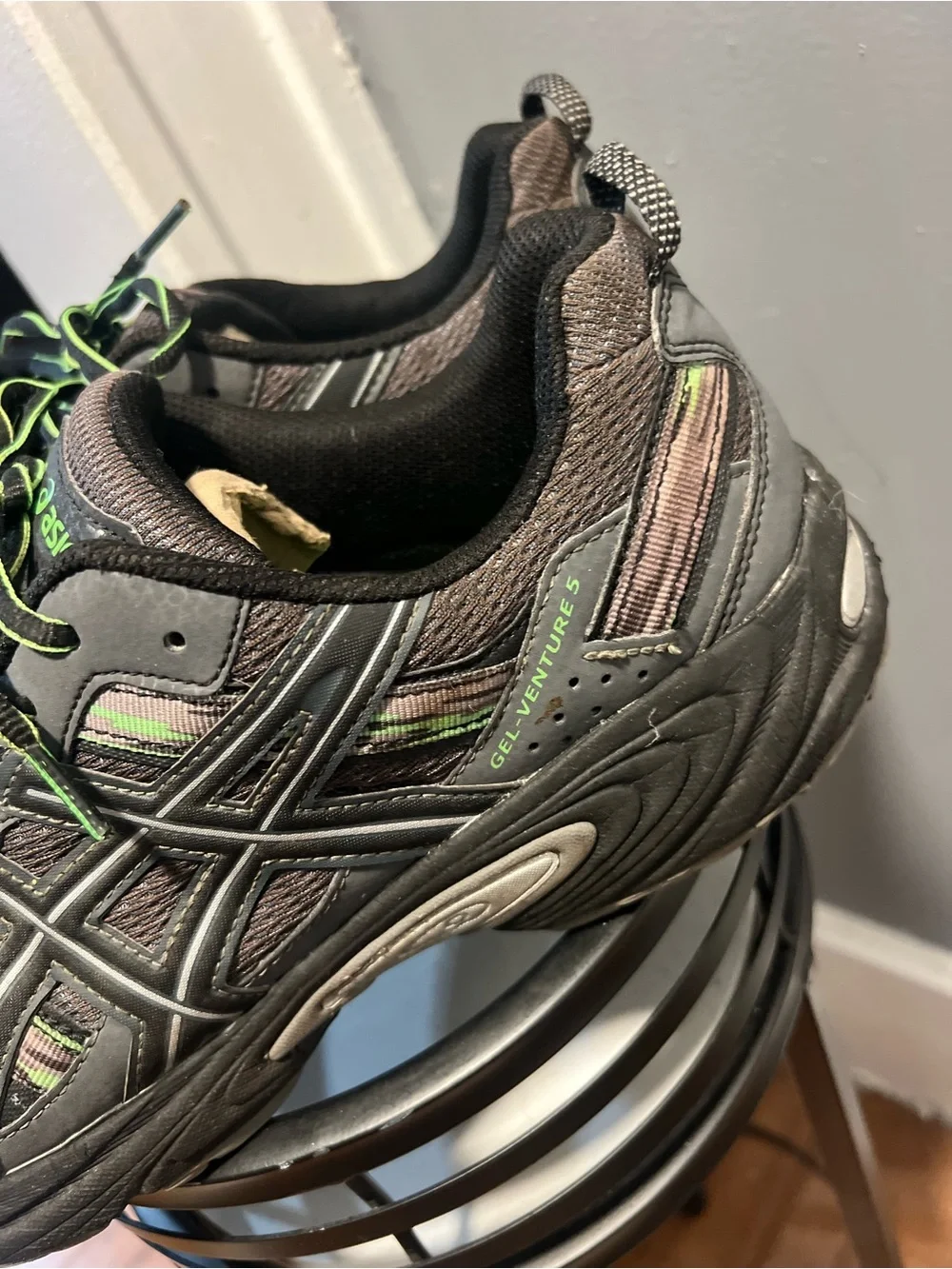 ASICS Men's Black and Green Athletic Running Shoes size 11.5